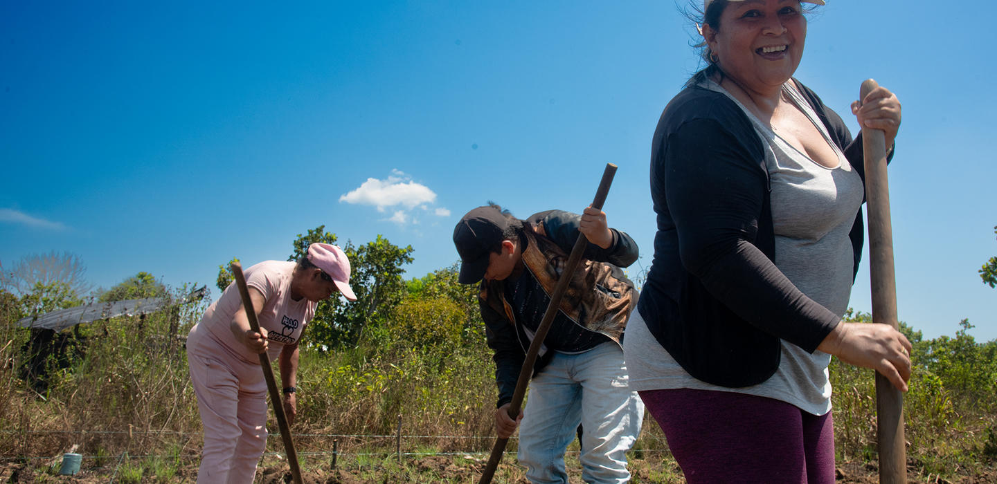 rural-women-farming-Guaviare